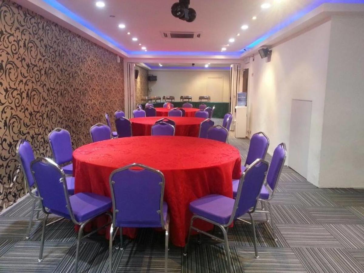 Biz Hotel Batu Pahat Exterior foto