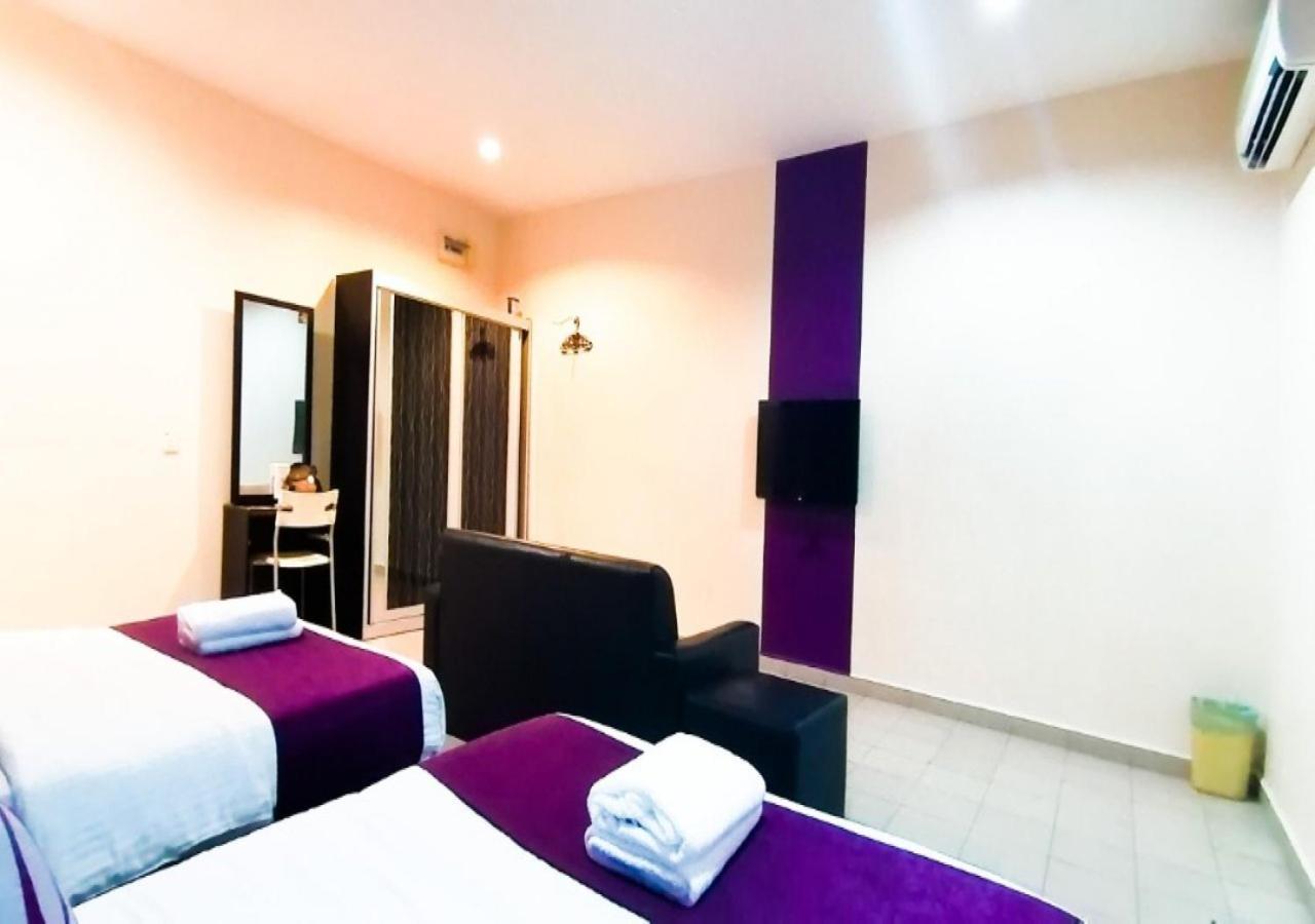 Biz Hotel Batu Pahat Exterior foto