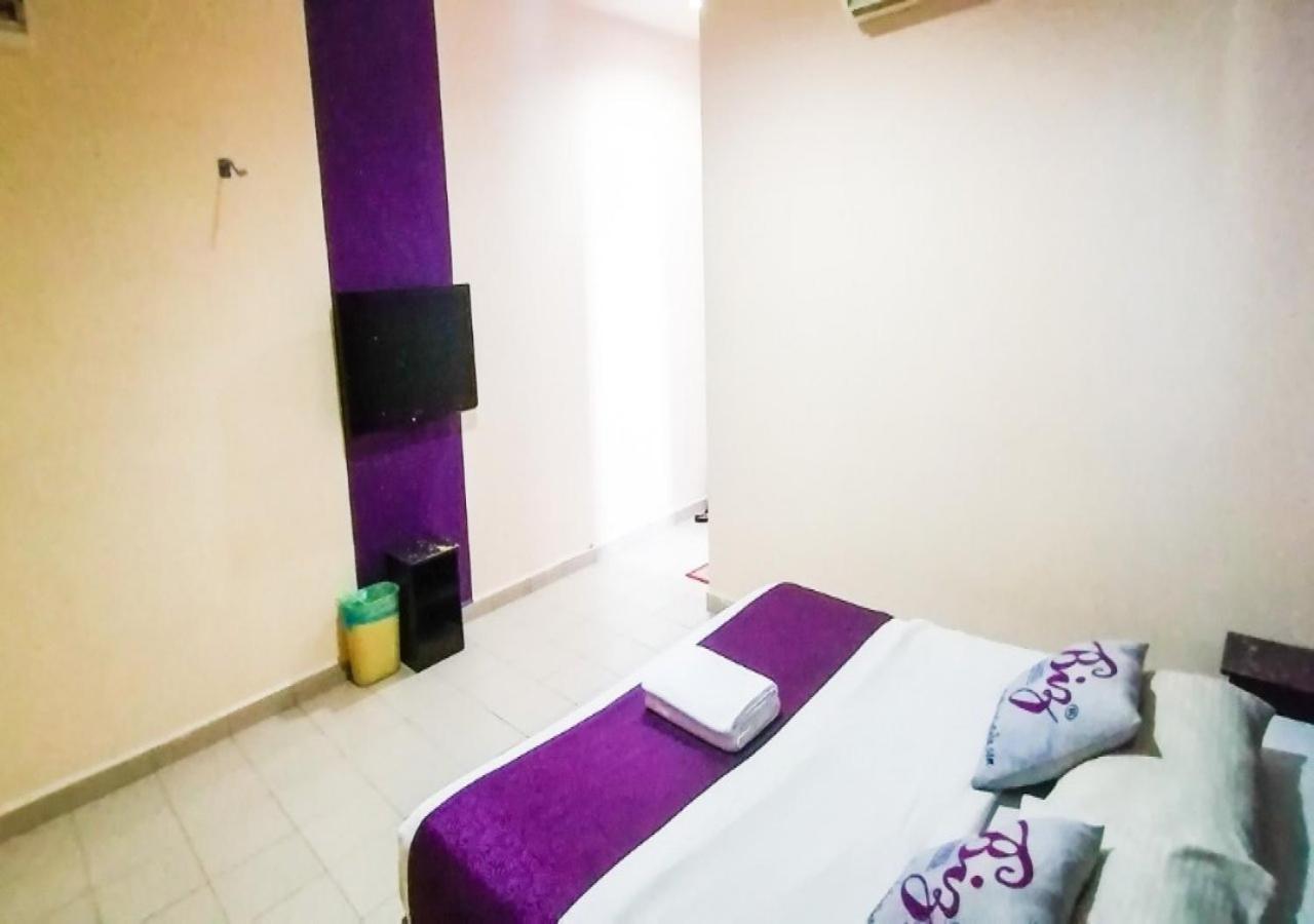Biz Hotel Batu Pahat Exterior foto